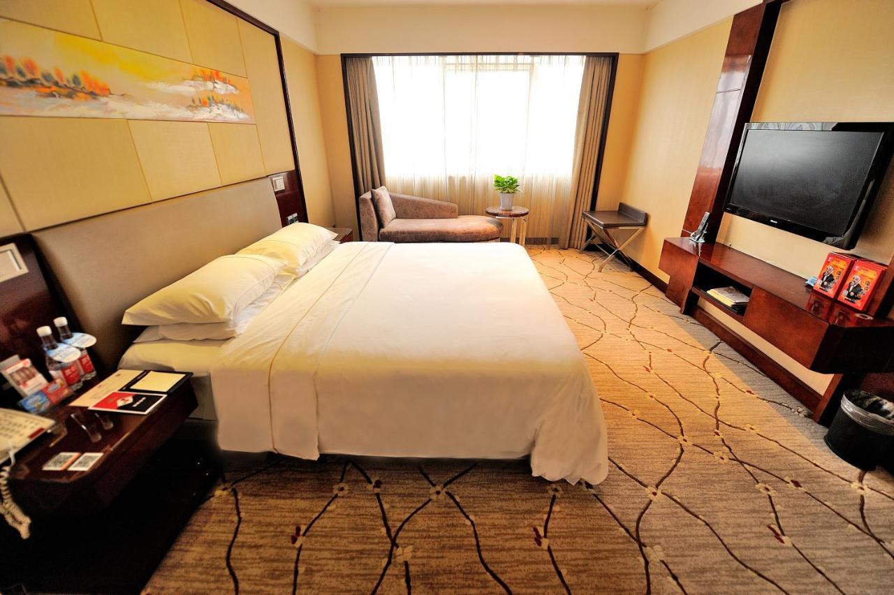 อินโซนการ์แลนด์โฮเต็ลจิแนน Hotel จี่หนาน ภายนอก รูปภาพ