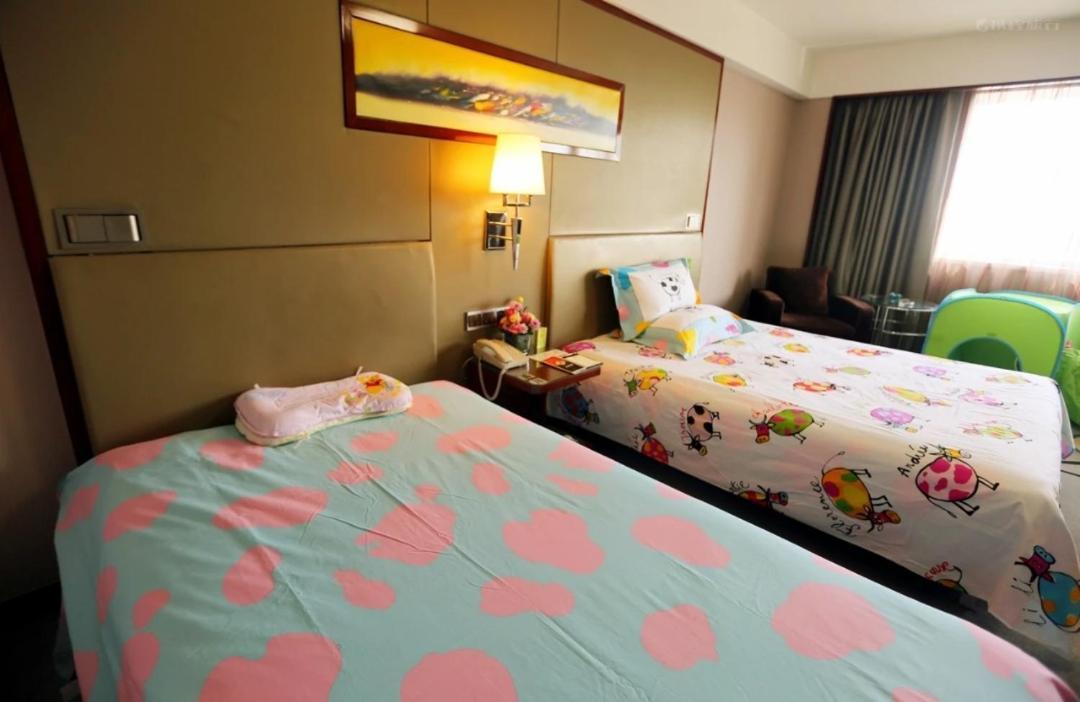 อินโซนการ์แลนด์โฮเต็ลจิแนน Hotel จี่หนาน ภายนอก รูปภาพ