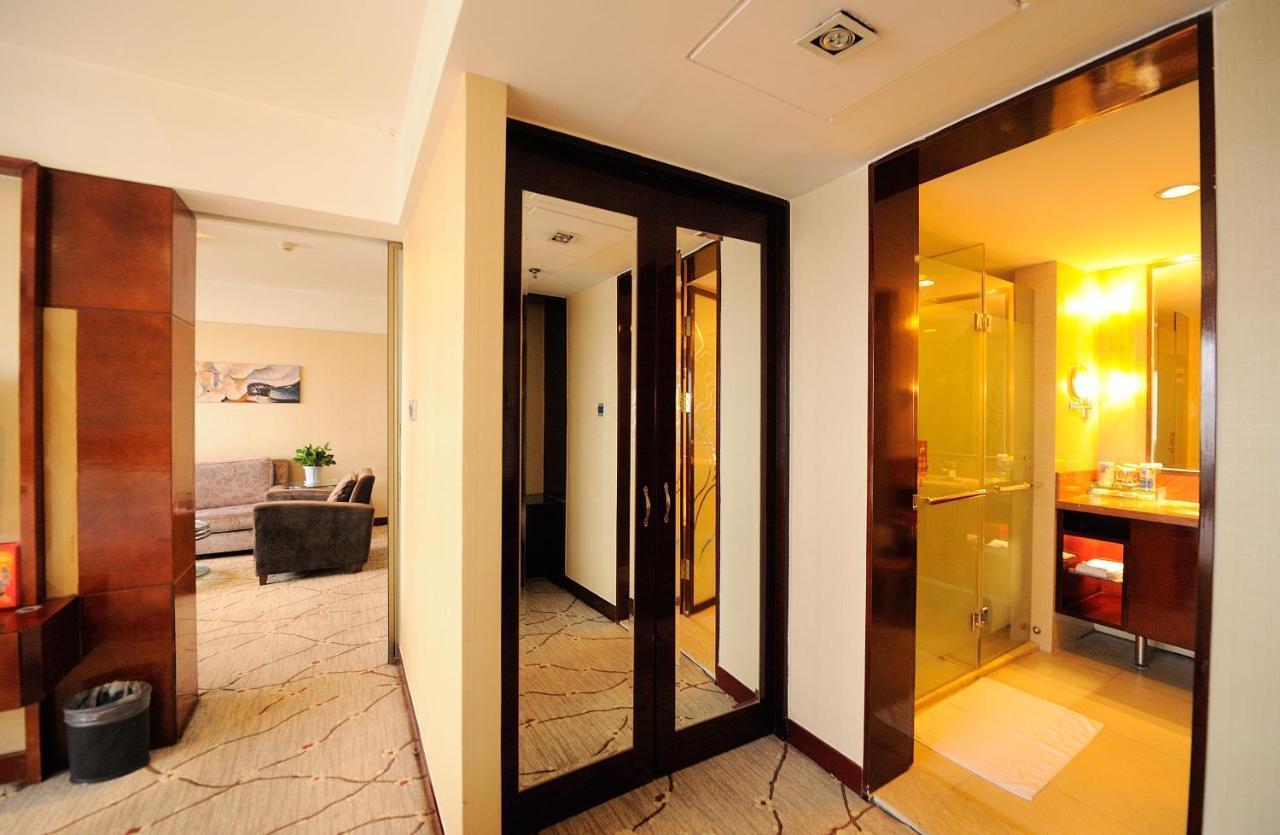 อินโซนการ์แลนด์โฮเต็ลจิแนน Hotel จี่หนาน ภายนอก รูปภาพ
