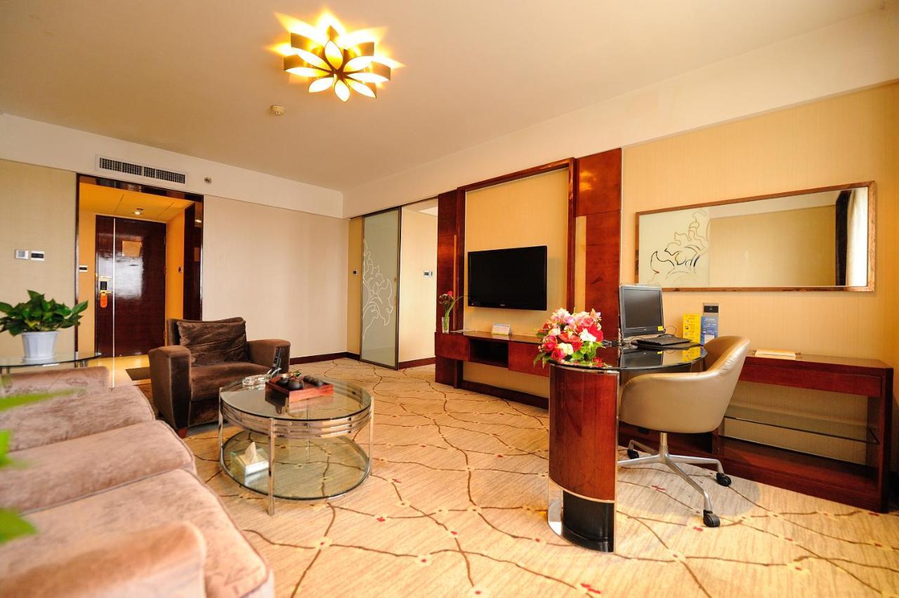 อินโซนการ์แลนด์โฮเต็ลจิแนน Hotel จี่หนาน ภายนอก รูปภาพ