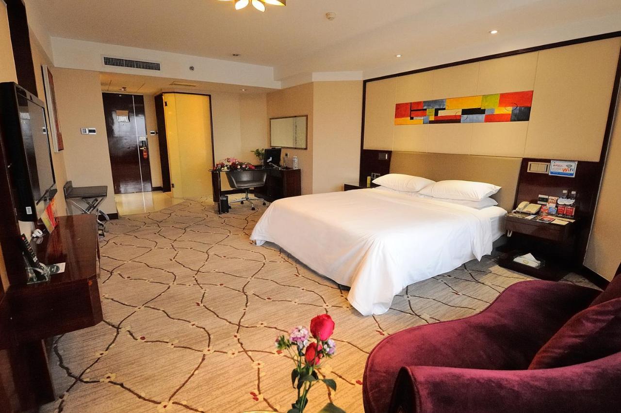 อินโซนการ์แลนด์โฮเต็ลจิแนน Hotel จี่หนาน ภายนอก รูปภาพ