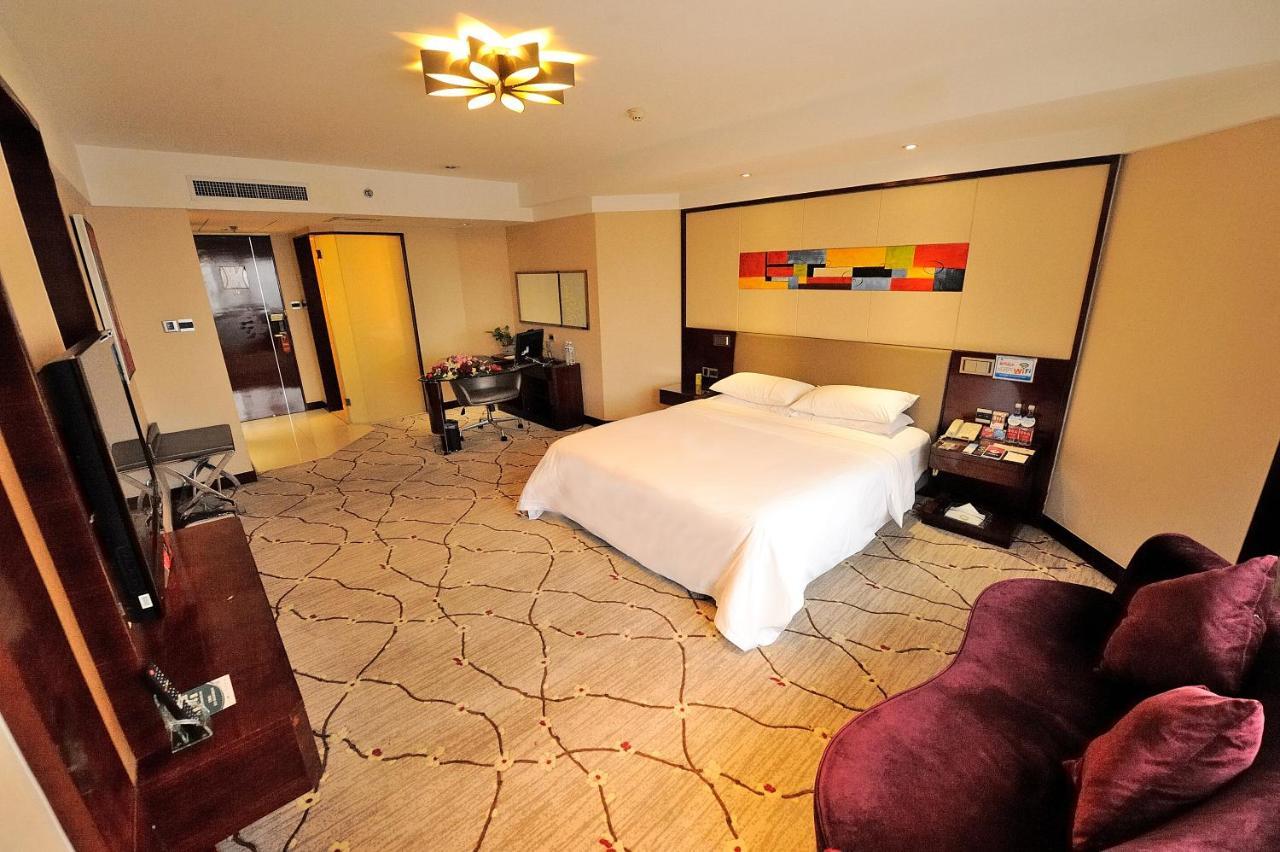อินโซนการ์แลนด์โฮเต็ลจิแนน Hotel จี่หนาน ภายนอก รูปภาพ