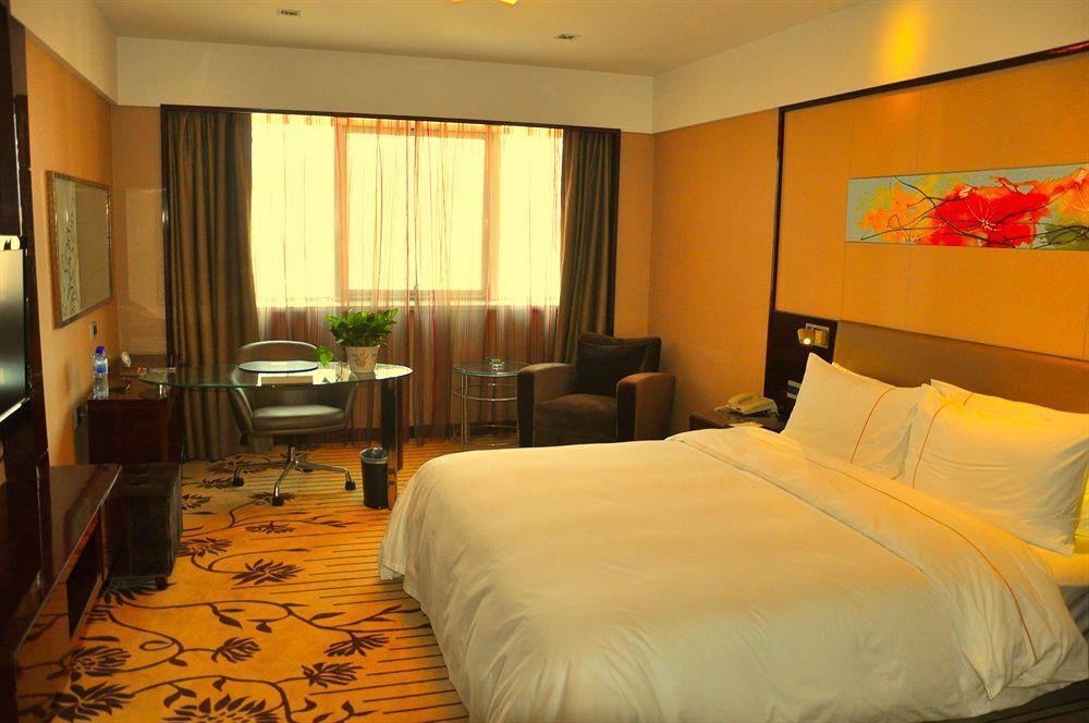 อินโซนการ์แลนด์โฮเต็ลจิแนน Hotel จี่หนาน ภายนอก รูปภาพ