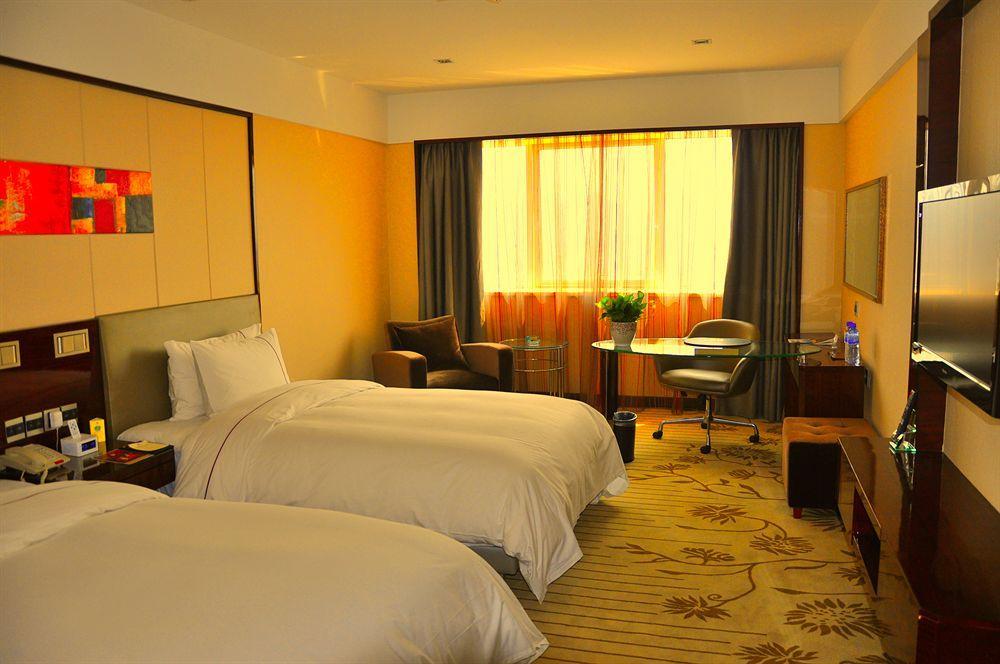อินโซนการ์แลนด์โฮเต็ลจิแนน Hotel จี่หนาน ภายนอก รูปภาพ