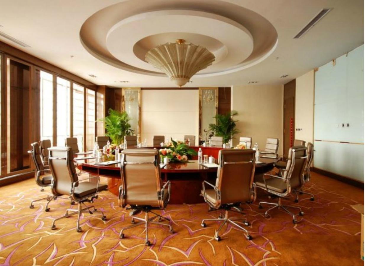 อินโซนการ์แลนด์โฮเต็ลจิแนน Hotel จี่หนาน ภายนอก รูปภาพ