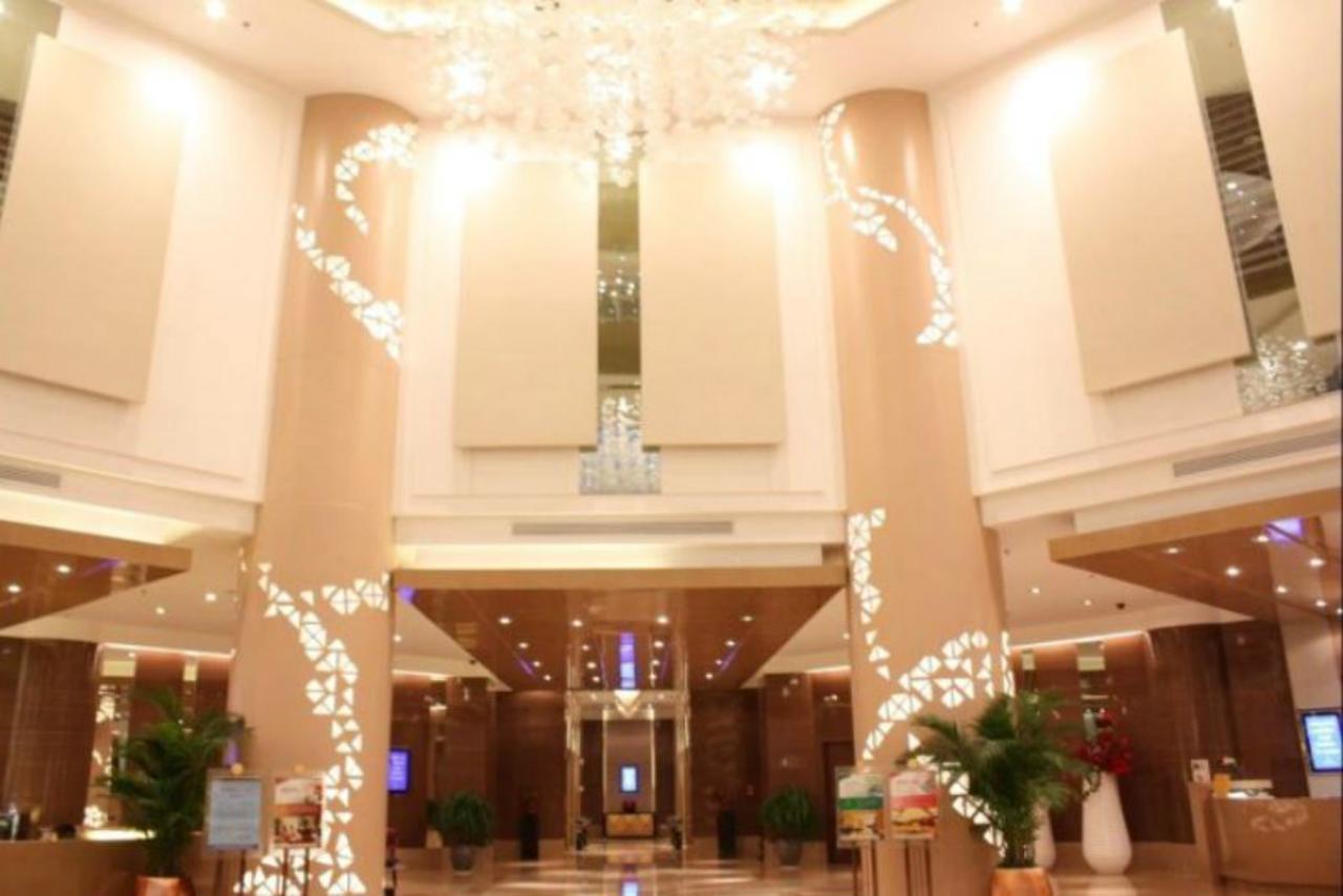 อินโซนการ์แลนด์โฮเต็ลจิแนน Hotel จี่หนาน ภายนอก รูปภาพ